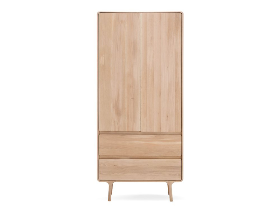 Kleiderschrank Echtholz - Gazzda - Wood Dream - Kleiderschrank Fawn - Frontansicht des geschlossenen KLEIDERSCHRANK ECHTHOLZ, zeigt die Harmonie und Symmetrie des Designs.