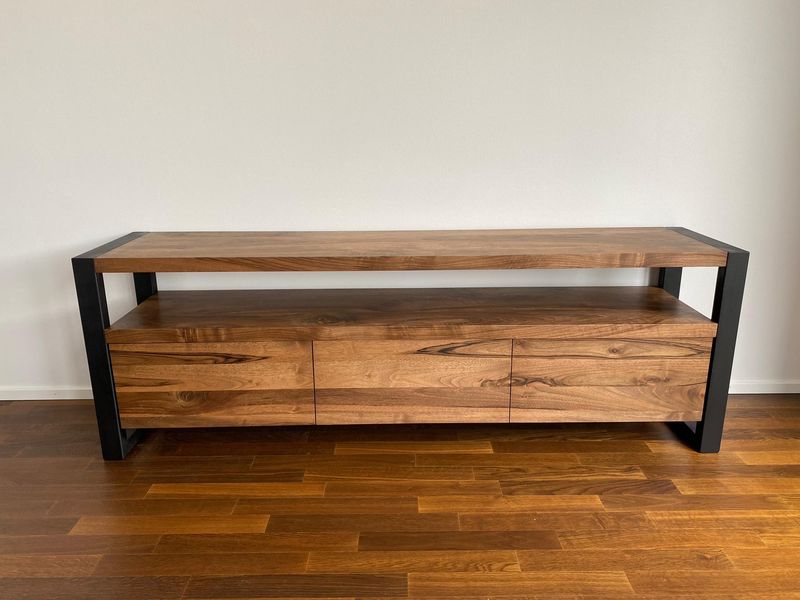 Wohnungseinrichtung Nussbaum geölt - Sideboard, Tisch & Couchtischset aus Massivholz - Wood Dream